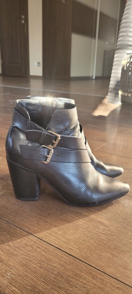Botki GUESS czarne skórzane skóra obcas