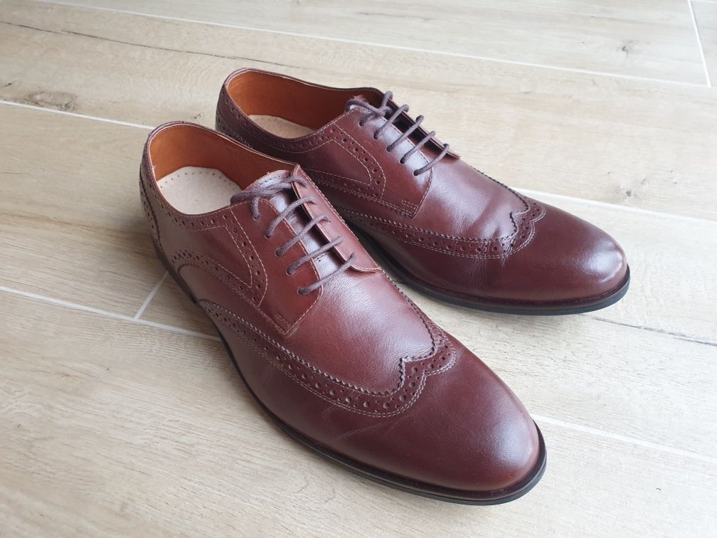 Brogsy, klasyczne buty, pantofle 43 Akardo