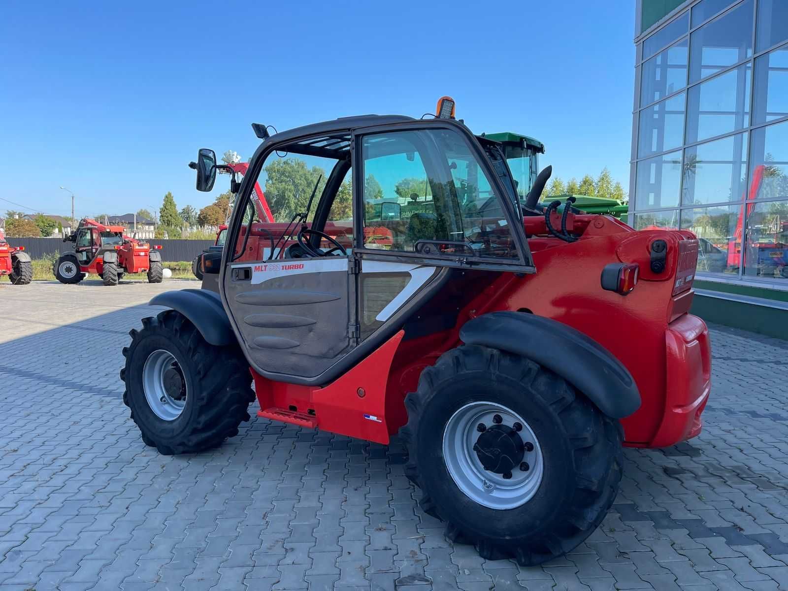 телескопічний навантажувач Manitou MT 932-2002року