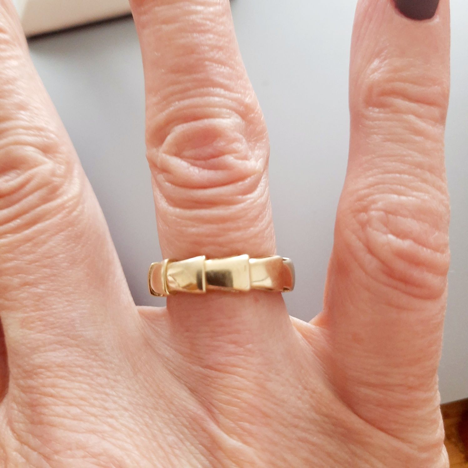 Золотое кольцо каблучка жёлтое золото в стиле Bvlgari