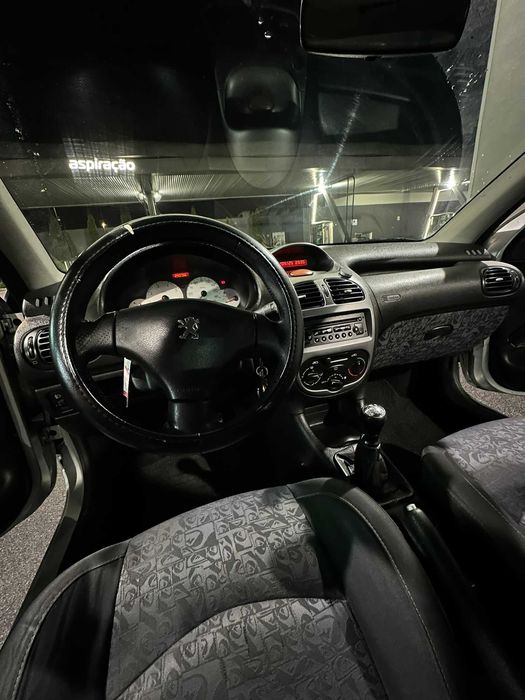 Peugeot 206 Silvercrest 1.4 Gasolina (2003)