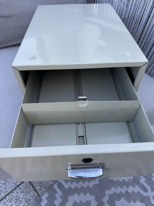 Arquivo antigo de uma gaveta