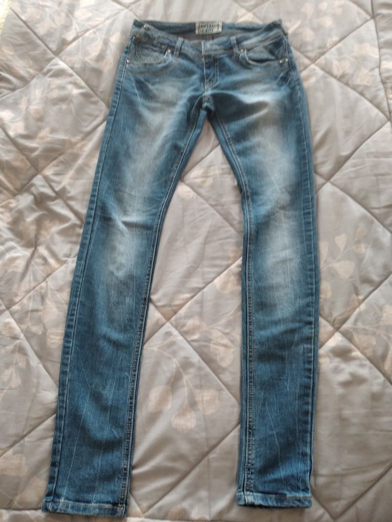 Calças de ganga, marca Jovial Denim