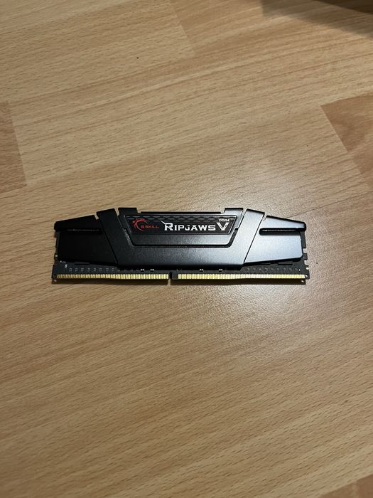 16GB RAM g.skill ripjaws V DDR4