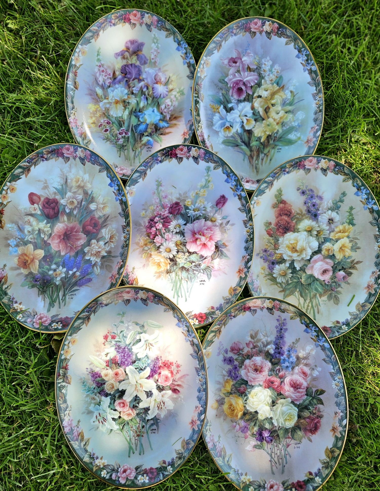 Колекційні тарілки Lena Liu's Floral Cameos".