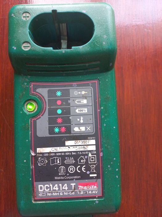 Зарядка для аккамулятора шуруповерта Makita 7.2-14.4V