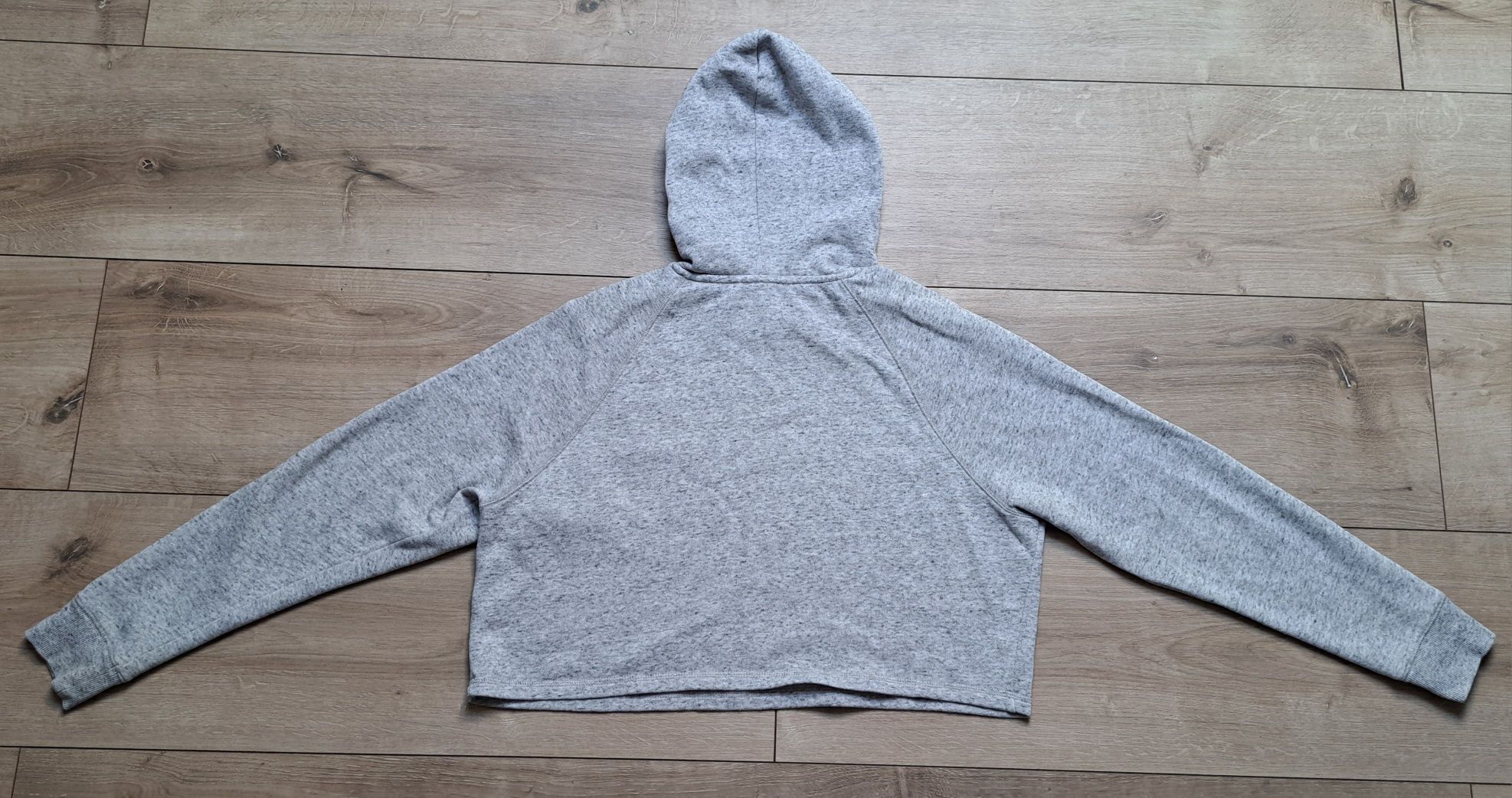 szeroka bluza crop top z kapturem i sznurkami