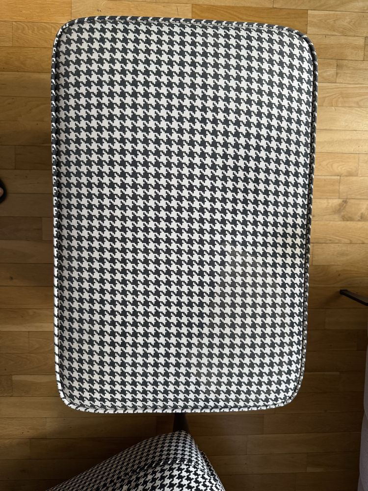 Fotel i pufa Strandmon Ikea pepitko