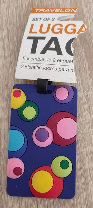 Zawieszka, przypinka do walizki podróżnej.