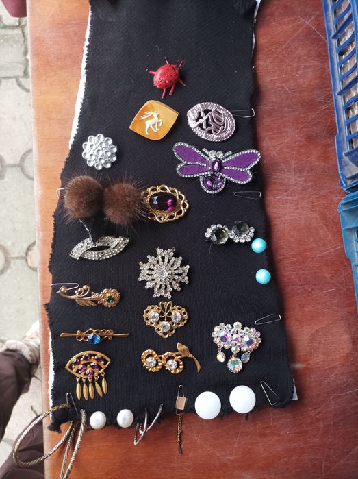 Брошки радянські та сучасні