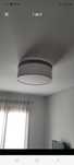 Cortinado e candeeiro