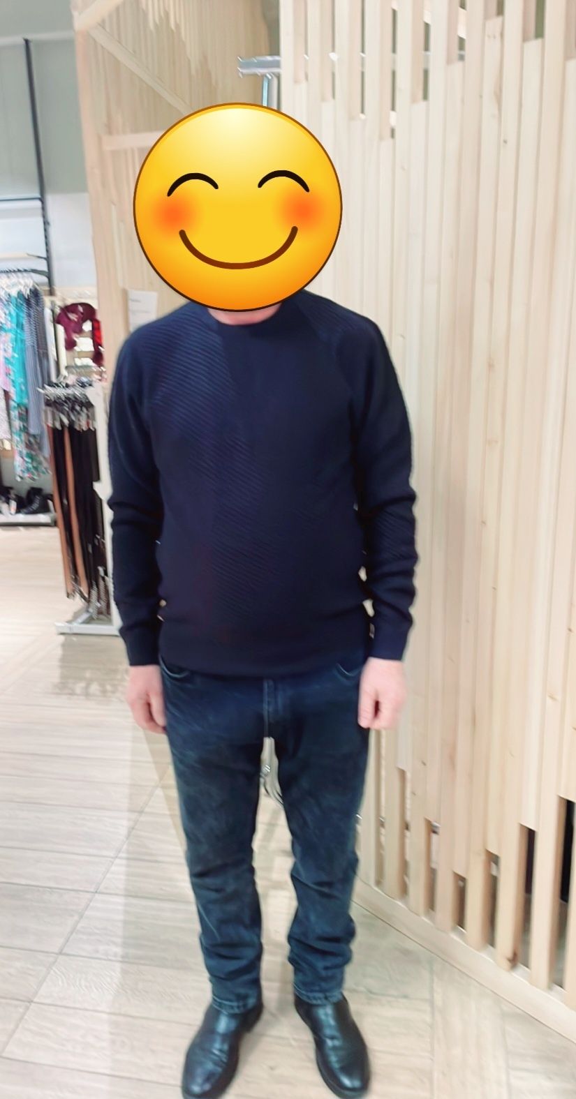 Чоловічий светр розмір  xxl, є в двох кольорах.