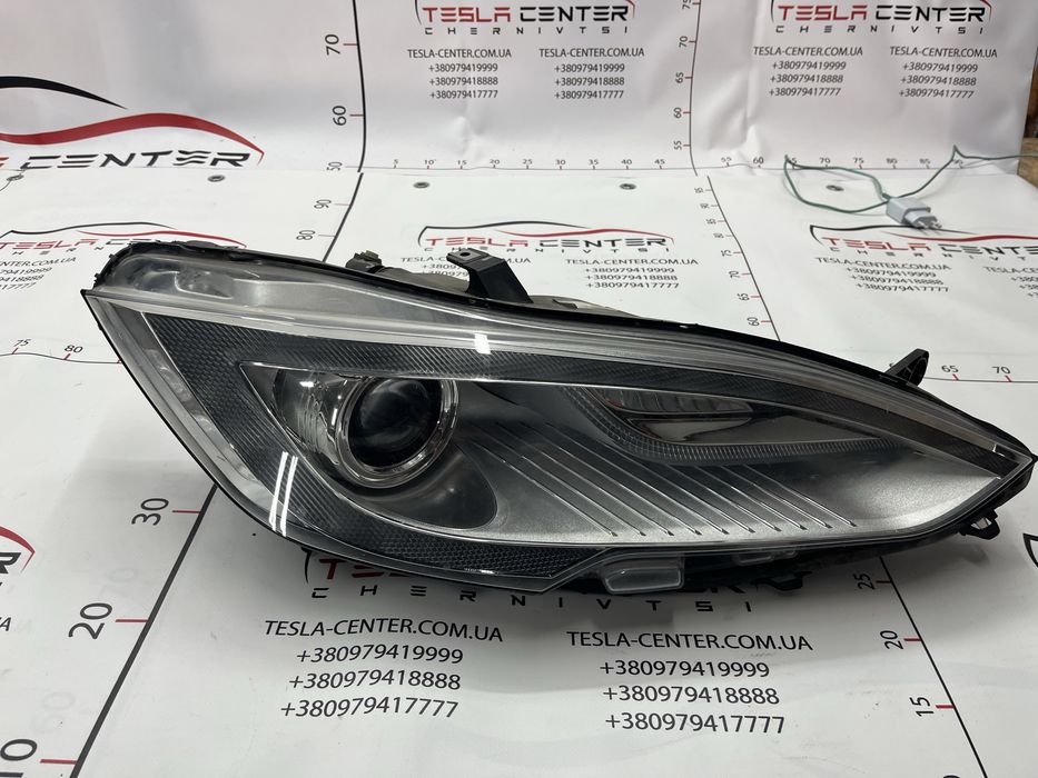 Фара права /ліва Tesla Model S