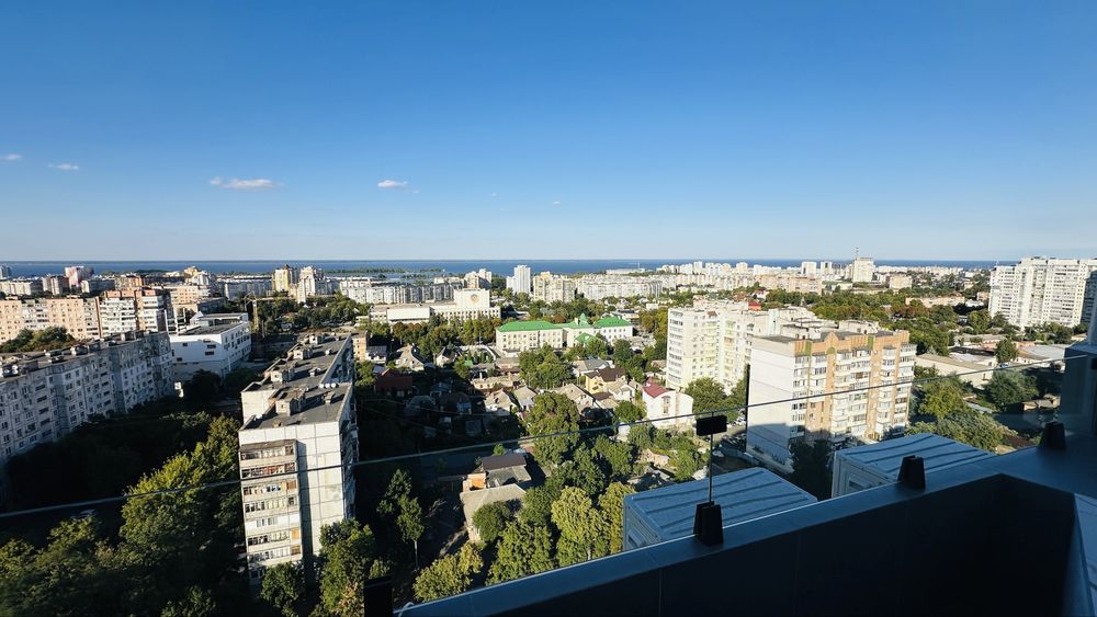 Продам 3-кімнатну квартиру з видом на Дніпро та місто Черкаси!