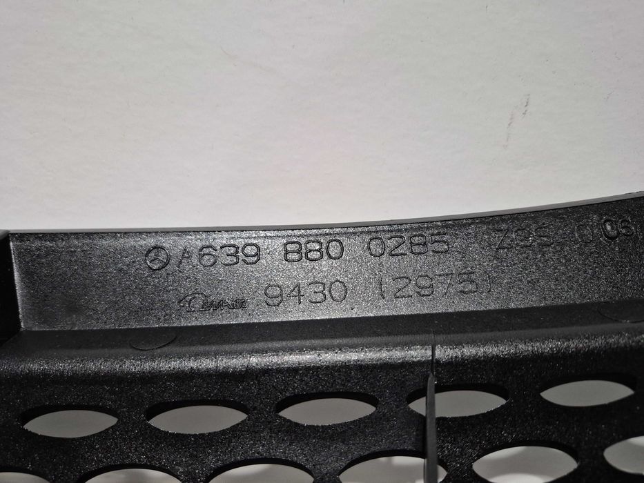 Mercedes Viano (W639) 03-10 Grill atrapa zderzaka nowa oryginalna