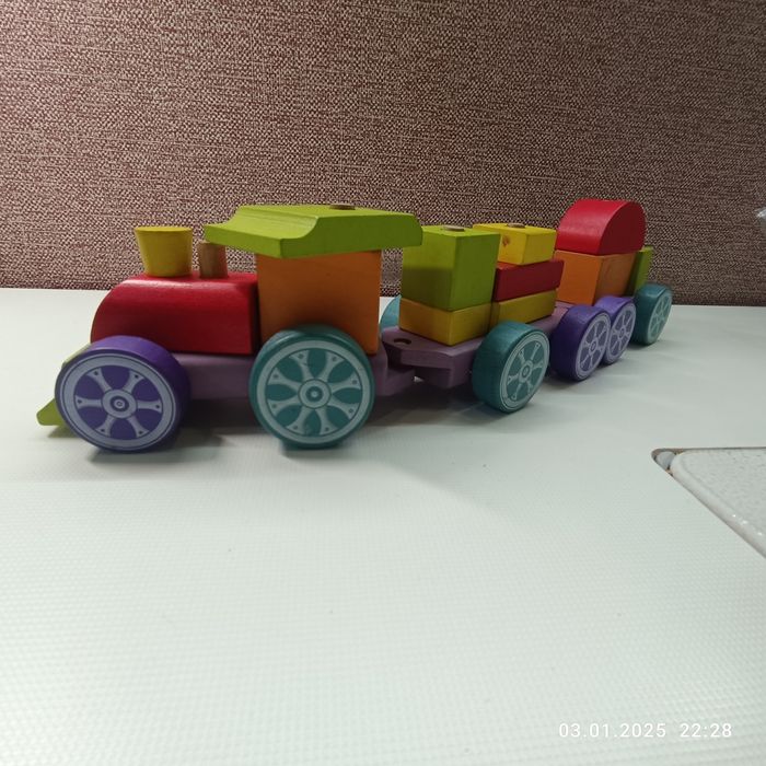 Дерев'яний поїзд + подарунок