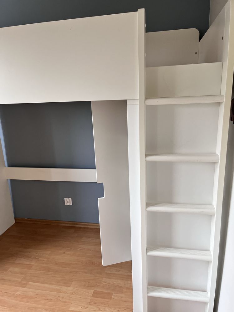 IKEA SMÅSTAD - Łóżko piętrowe z materacem i szafą - białe