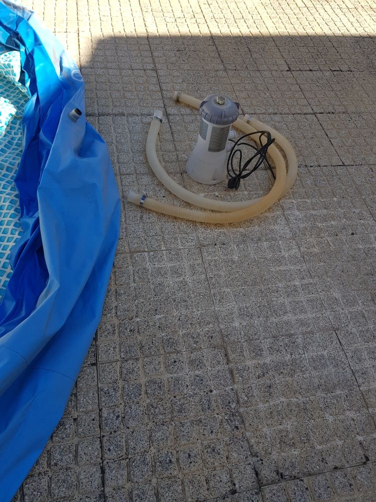 Piscina com bomba