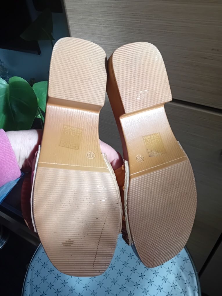 Lekkie klapki jak drewniaki r.39
