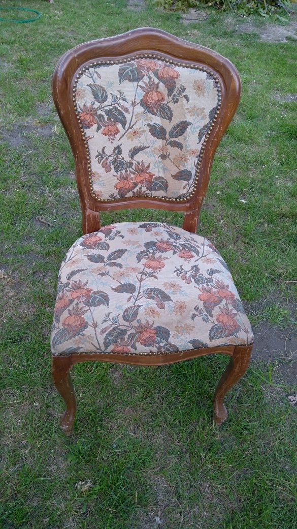 Kolekcjonerskie krzesła stylowe w cenie 250 zł szt