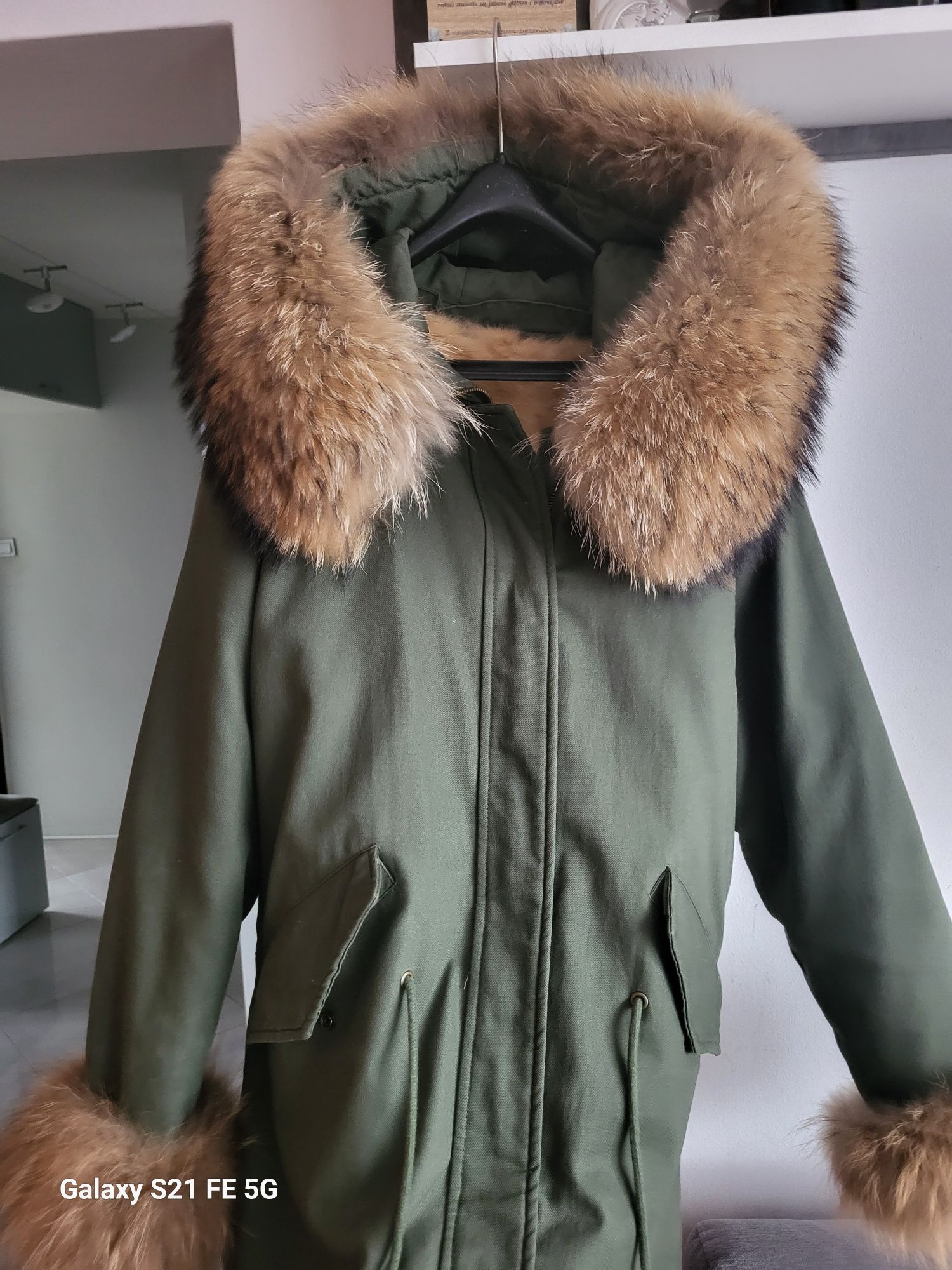 Parka naturalnym obszyciem