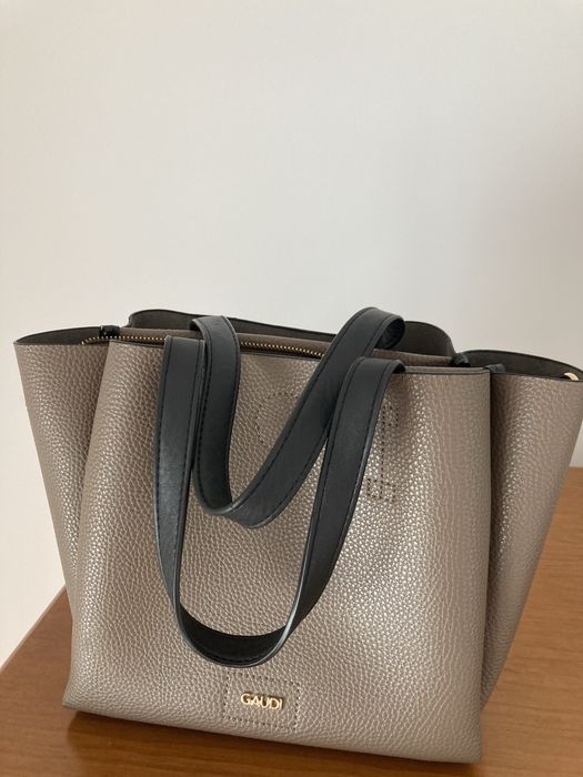 Mala  de senhora com varias bolsas interiores