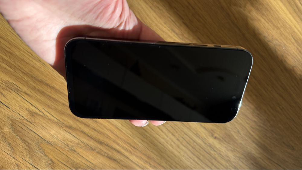 Продам 14 айфон на 1 терабайт в ідеальномк стані