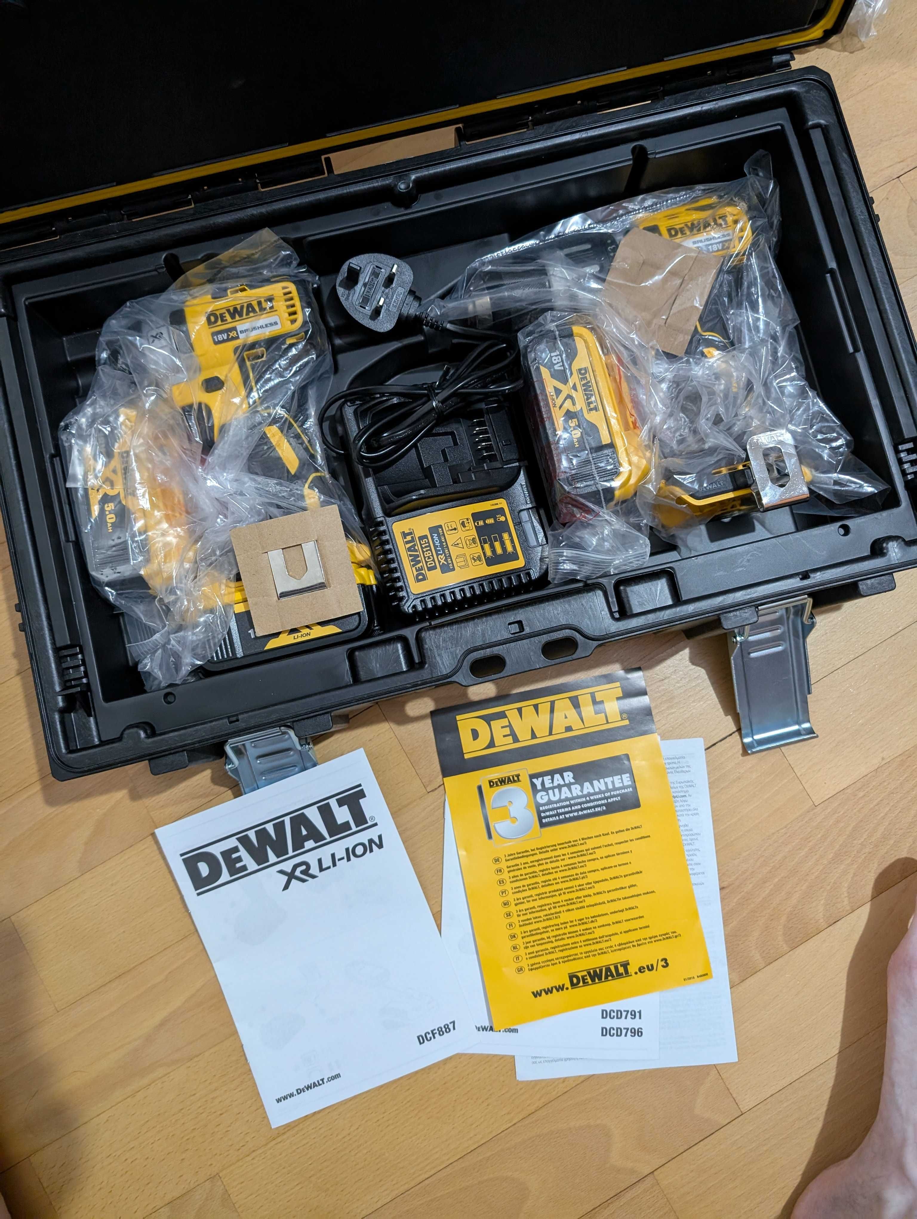 Набір Dewalt DCK266P3 (дриль, шуруповерт ударний) з Британії