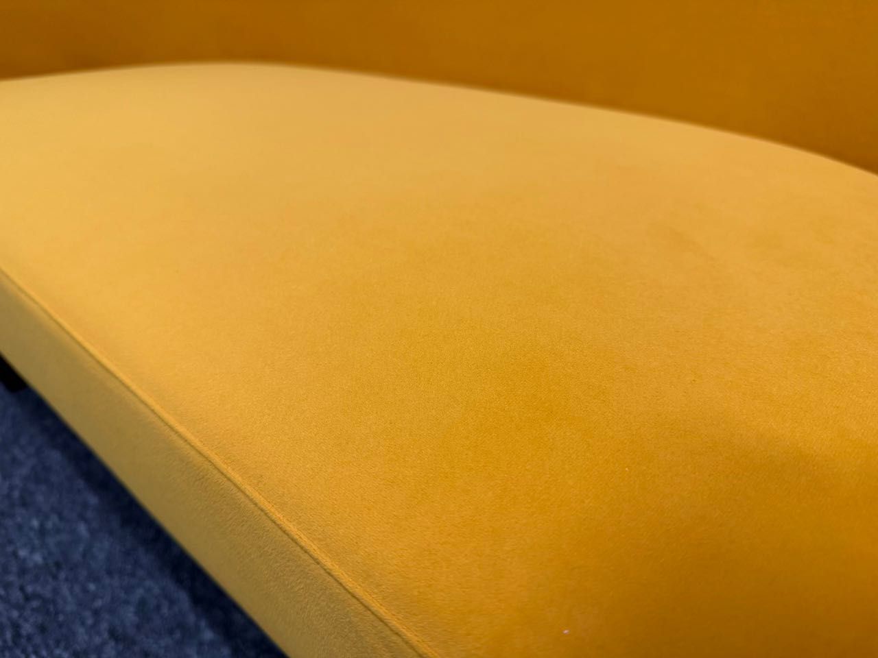 Żółta Sofa 140x71x62 cm - materiał hydrofobowy satyna