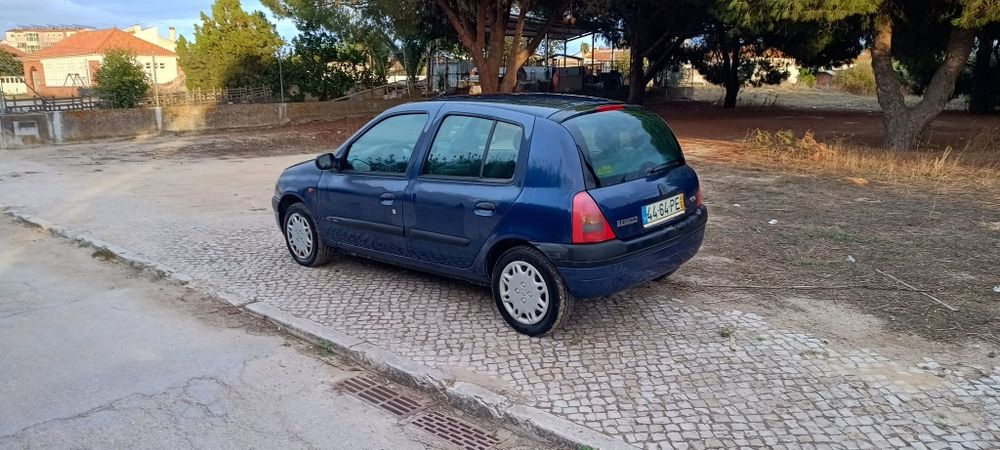 Renoult clio  1.2 gasolina  com 1500 klm