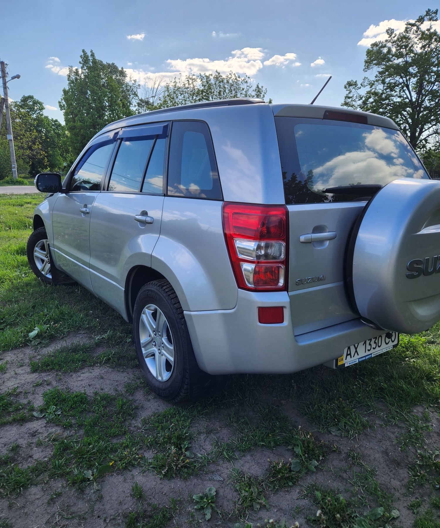 Полноприводный джип Сузуки гранд витара Suzuki grand vitara