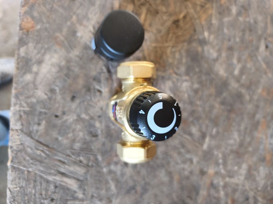 Zawór mieszający wode