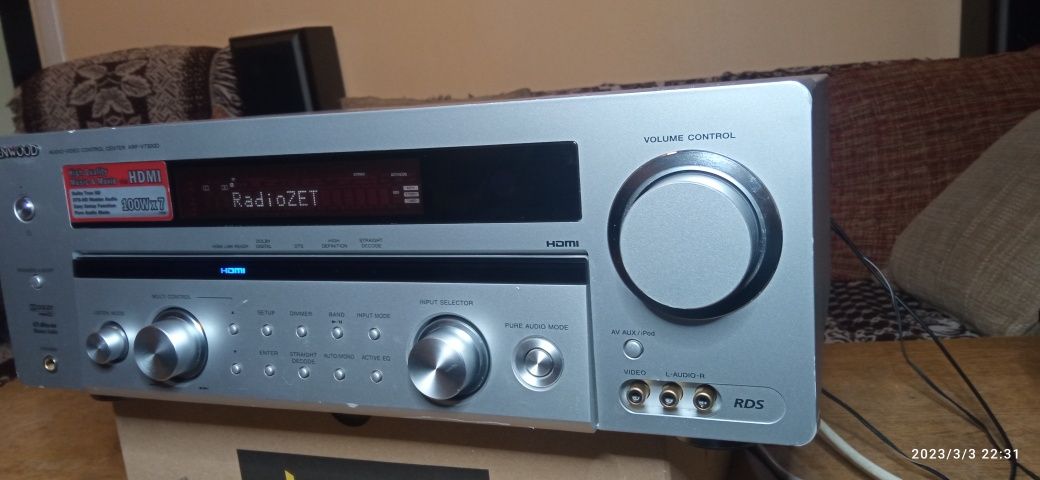 Amplituner kina domowego Kenwood KRF-V7300.