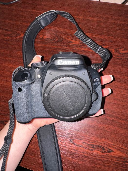 Фотоапарат Canon 600d