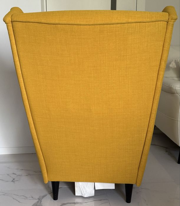 Zestaw Ikea Strandmon żółty fotel z podnóżkiem