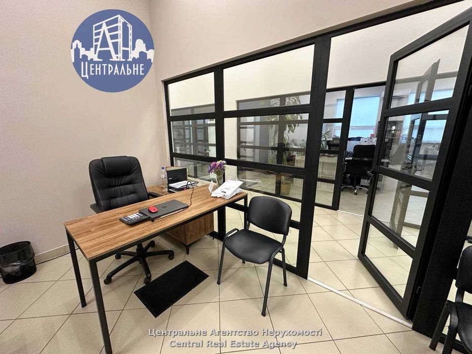 Оренда просторого кабінетного офісного приміщення в центрі, 8€/м.кв.