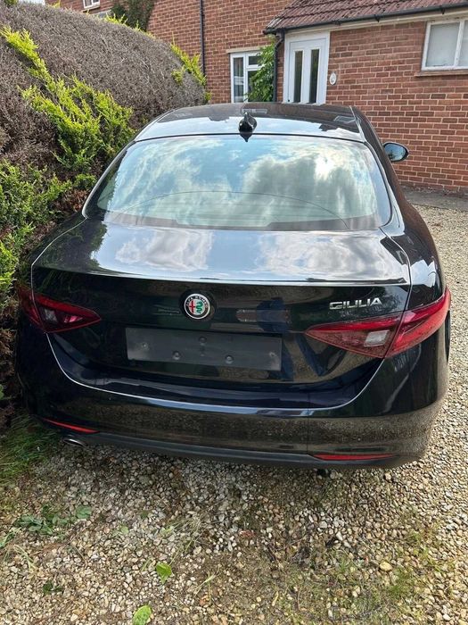 Alfa Romeo Giulia 2.2 D Z 2018 roku ANGLIK
