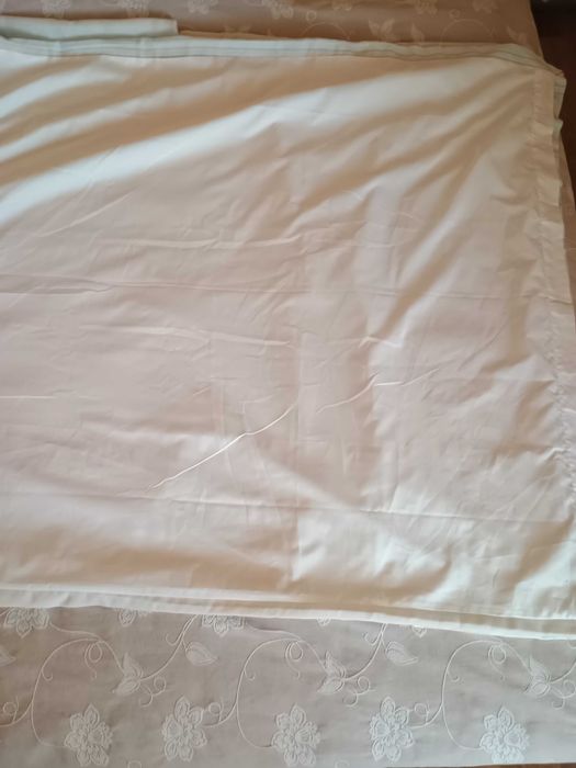 Дві довгі легкі світлі штори на люверсах 225*115см кожна з підкладкою