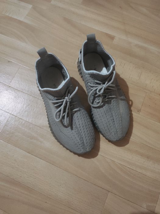 Продам кроссовки женские р 39