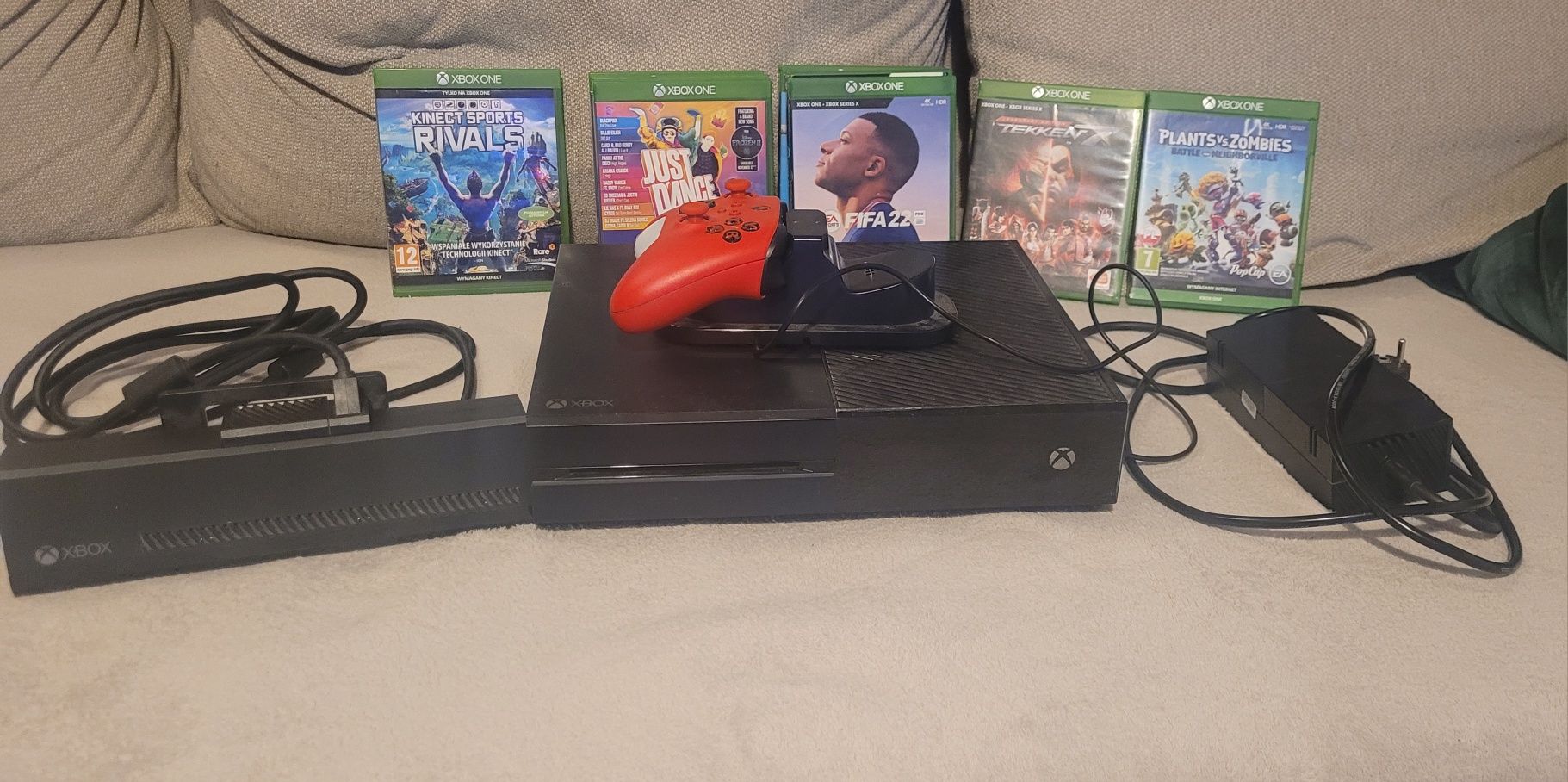 Xbox One 500gb + Kinect (w zestawie z grami, padem i stacją dokującą)