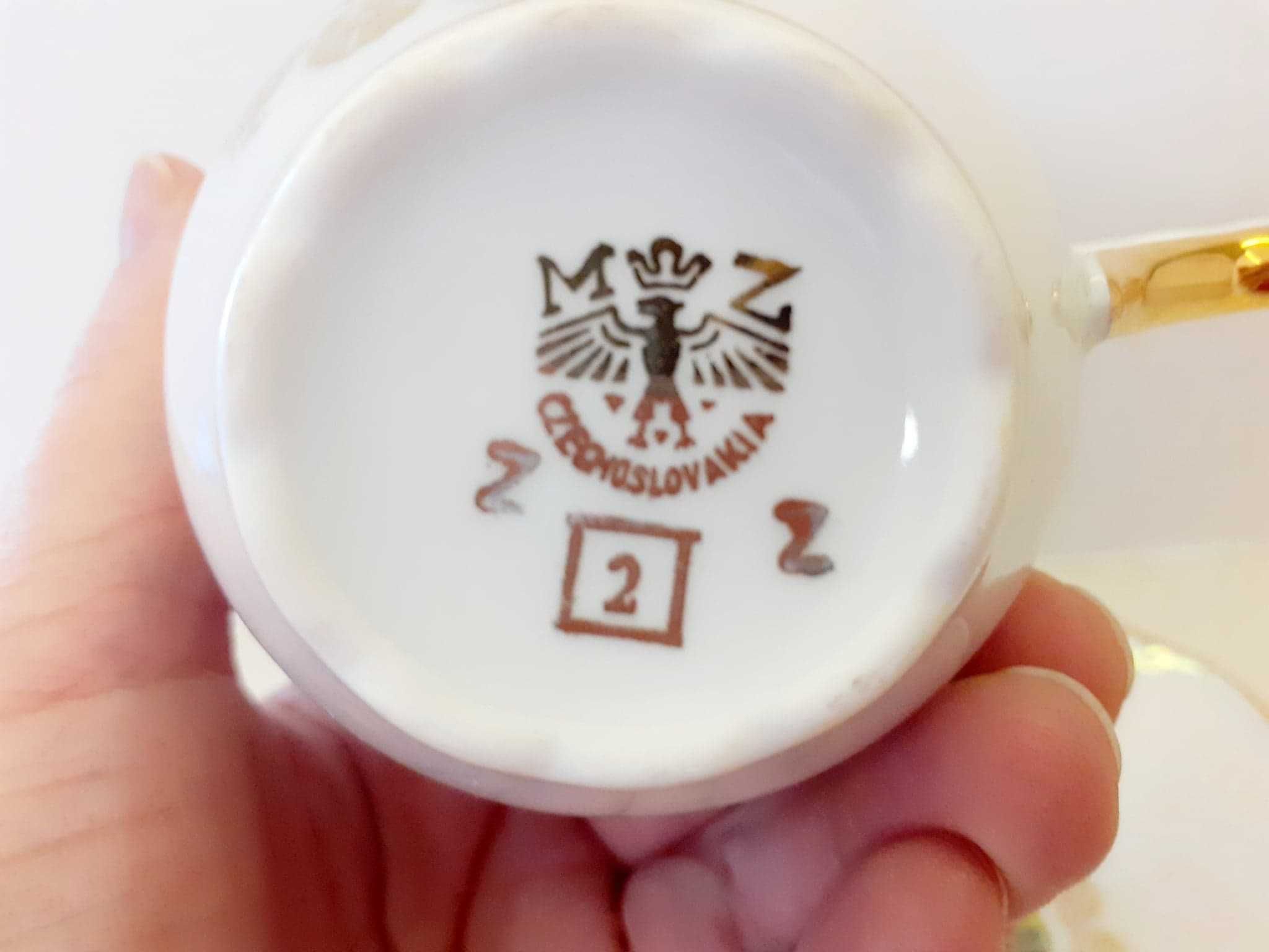 Przepiękna filiżanka porcelanowa w stylu antycznym