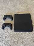 PlayStation 4 500GB Usada + 2 Comandos Originais + 2 jogos