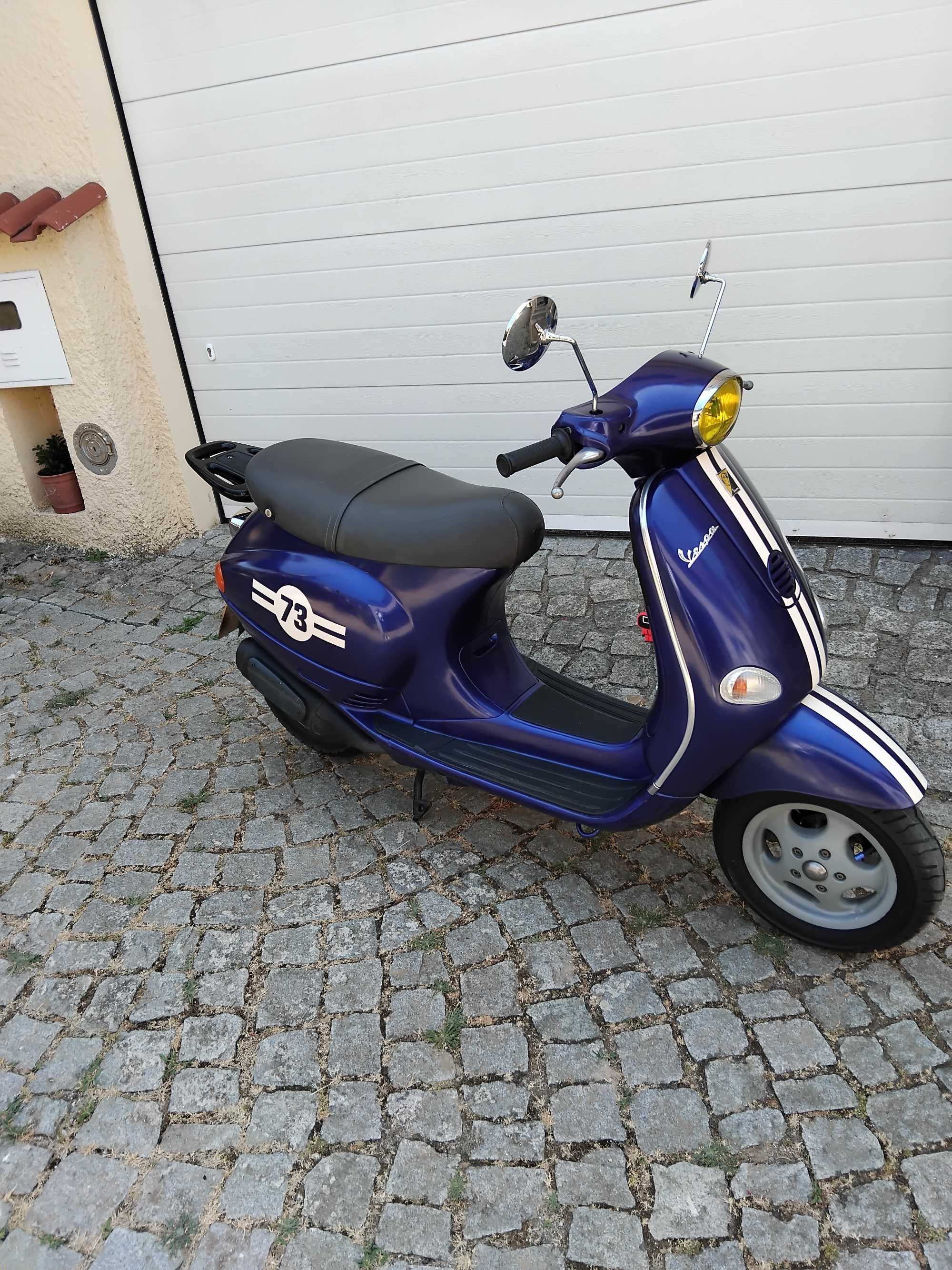 Secooter vespa  restaurada et2 vintage