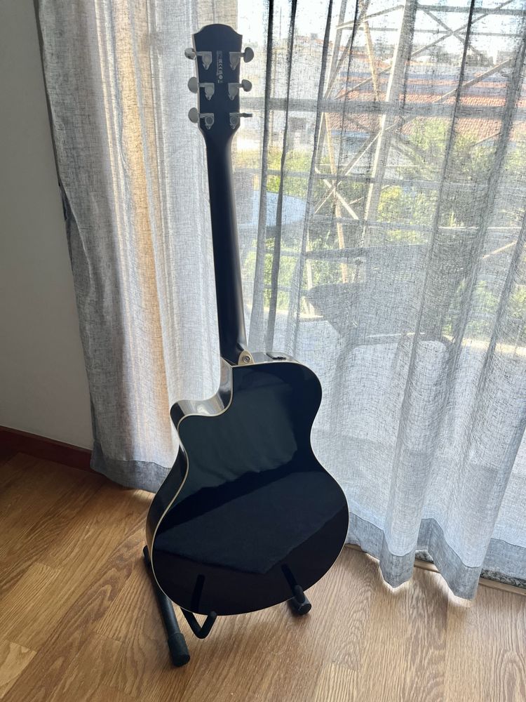Guitarra semi acústica Yamaha APX 600 Sunburst
