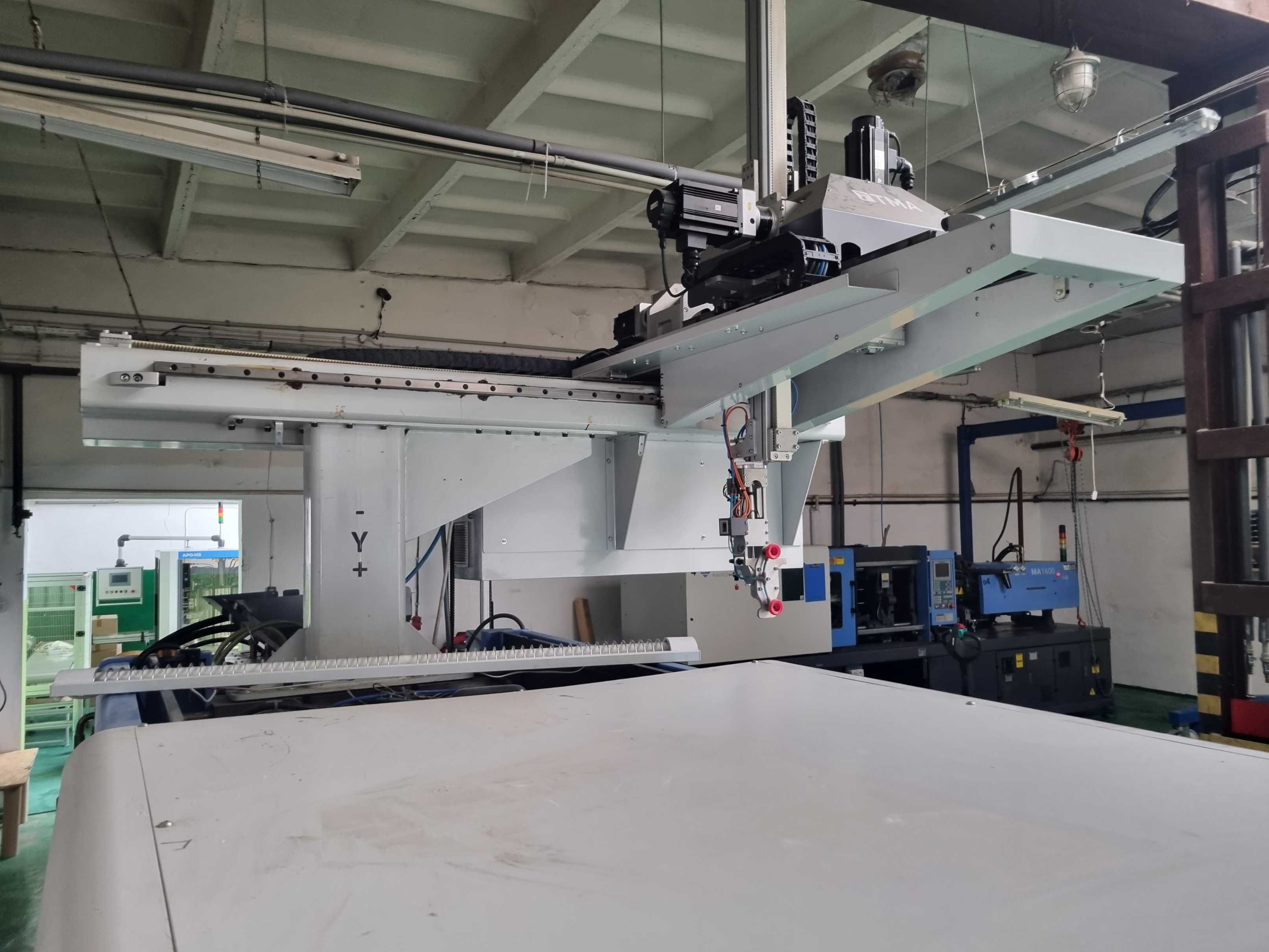 Robot 3 osiowy TMA MP200  do wtryskarki