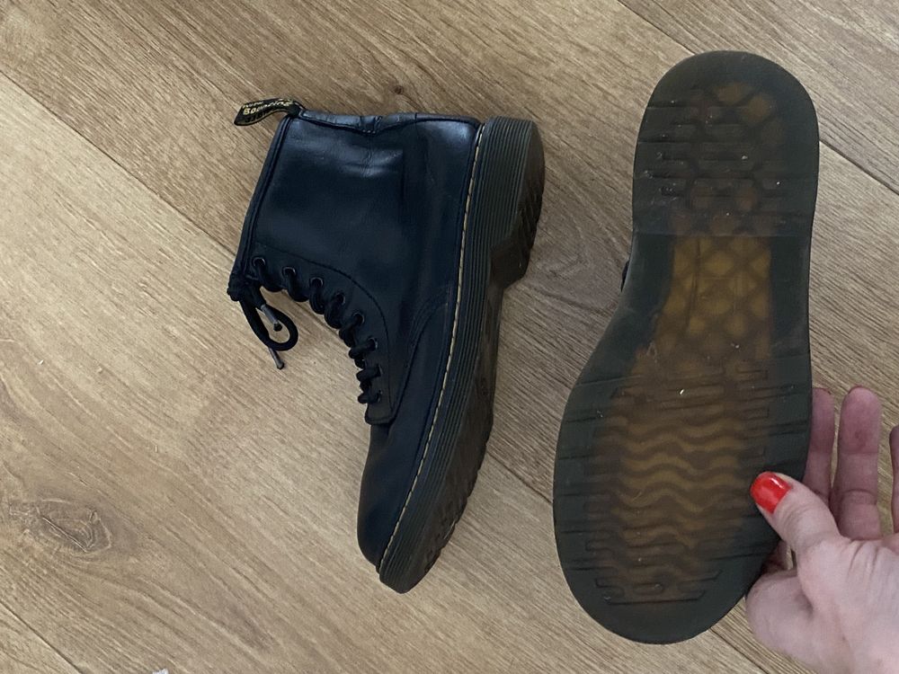 Dr. Martens 36 skóra naturalna czarne glany lekkie