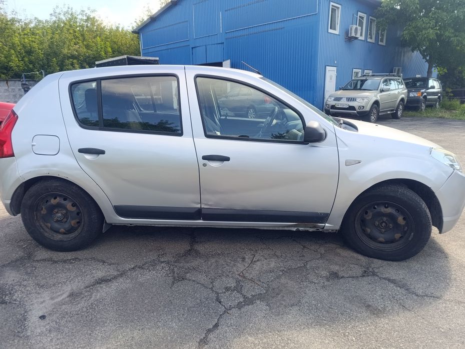 Автомобіль Dacia Sandero