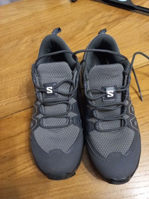 Кросівки жіночі.