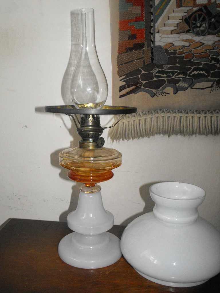 Elegancka, szklana lampa naftowa - sprawna