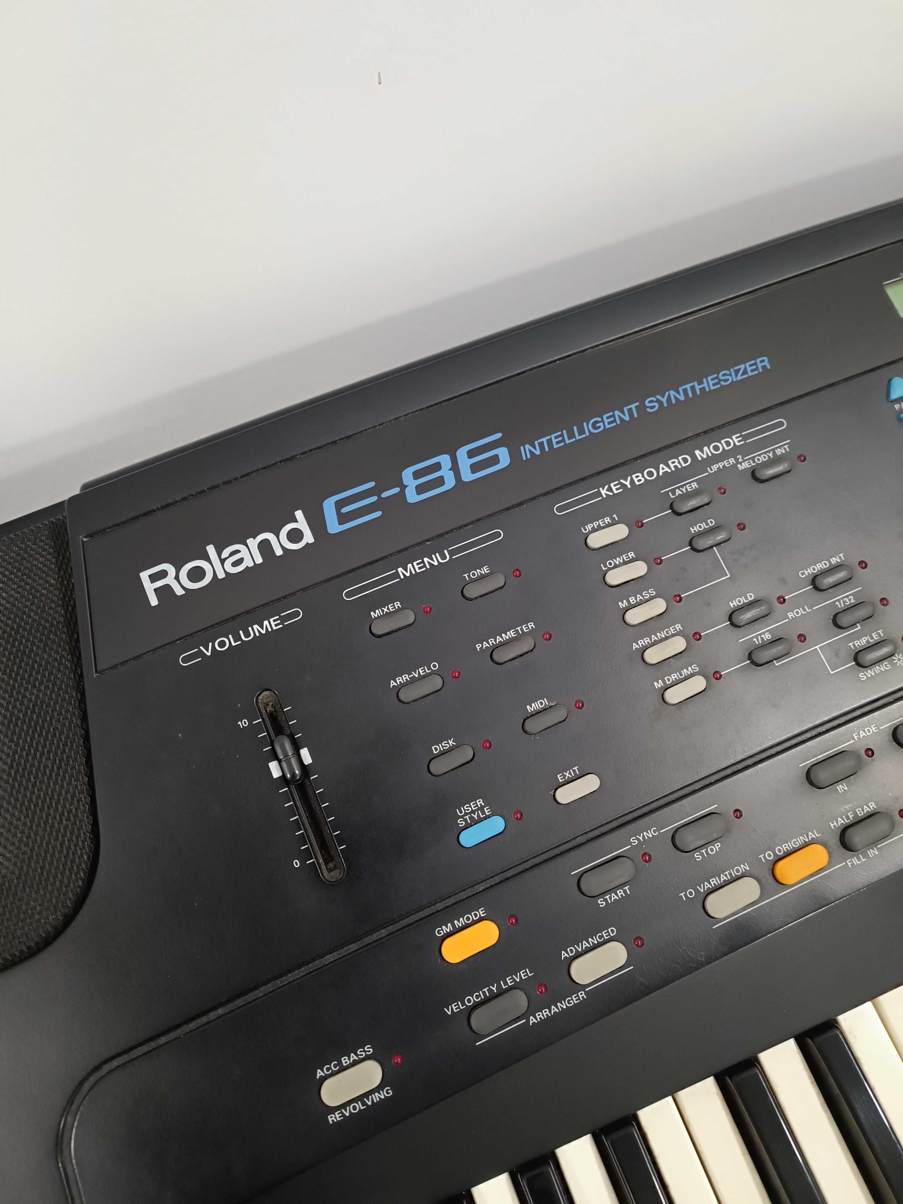 Roland E-86 - Teclado profissional - totalmente funcional